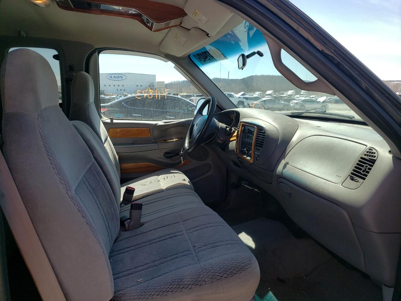 Photo 5 from auction – 1998 FORD F150 with VIN 1FTRX17L5WNB97560