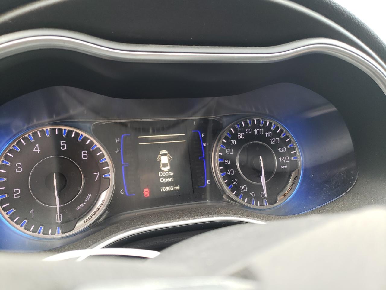 Photo 8 from auction – 2016 CHRYSLER 200 LIMITE with VIN 1C3CCCABXGN132951