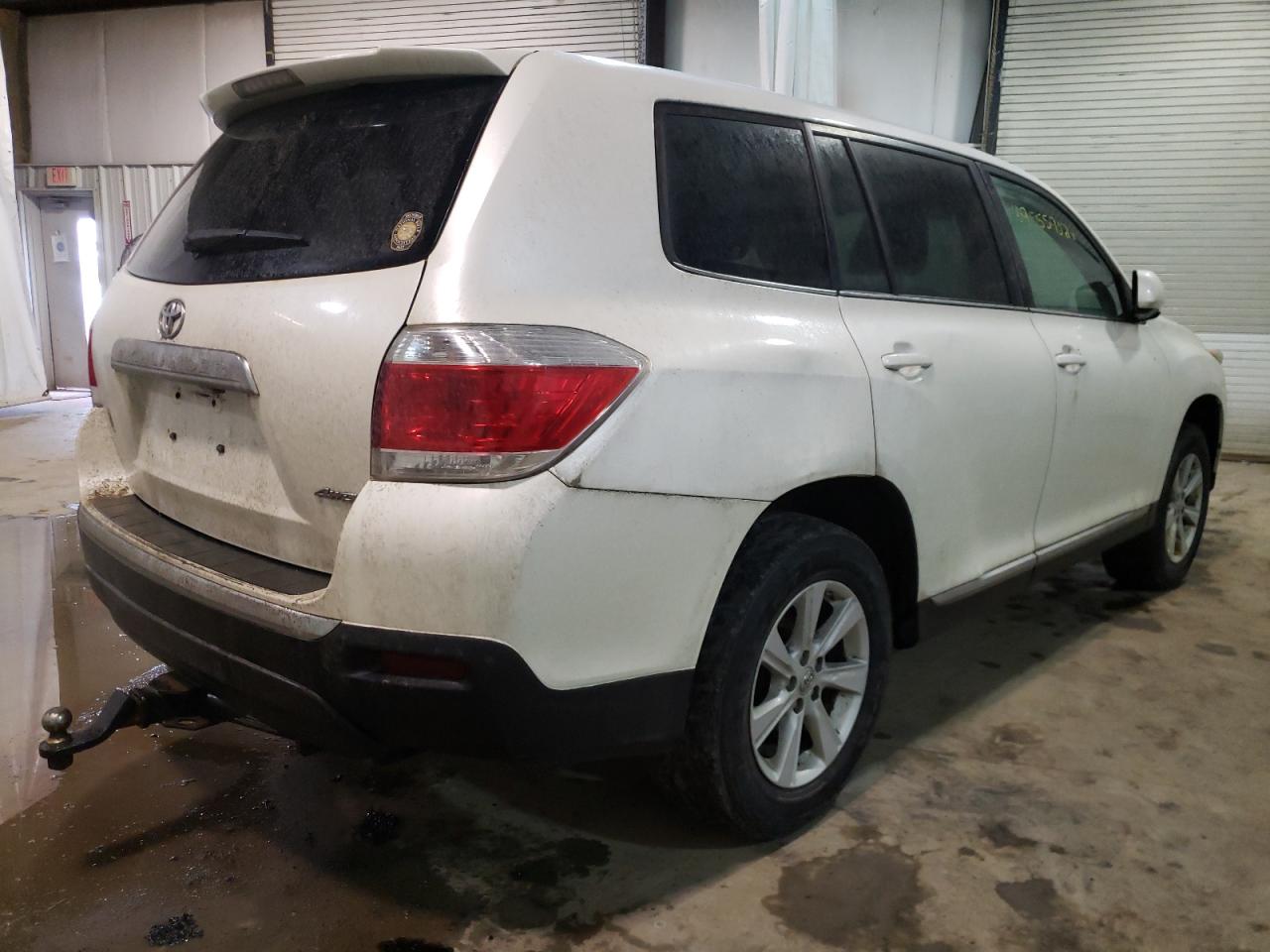 Photo 4 from auction – 2013 TOYOTA HIGHLANDER with VIN 5TDBK3EH3DS224742