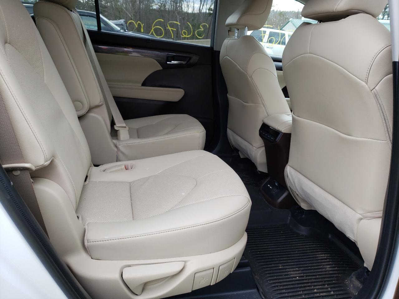 Photo 6 from auction – 2021 TOYOTA HIGHLANDER with VIN 5TDDZRBH7MS141150