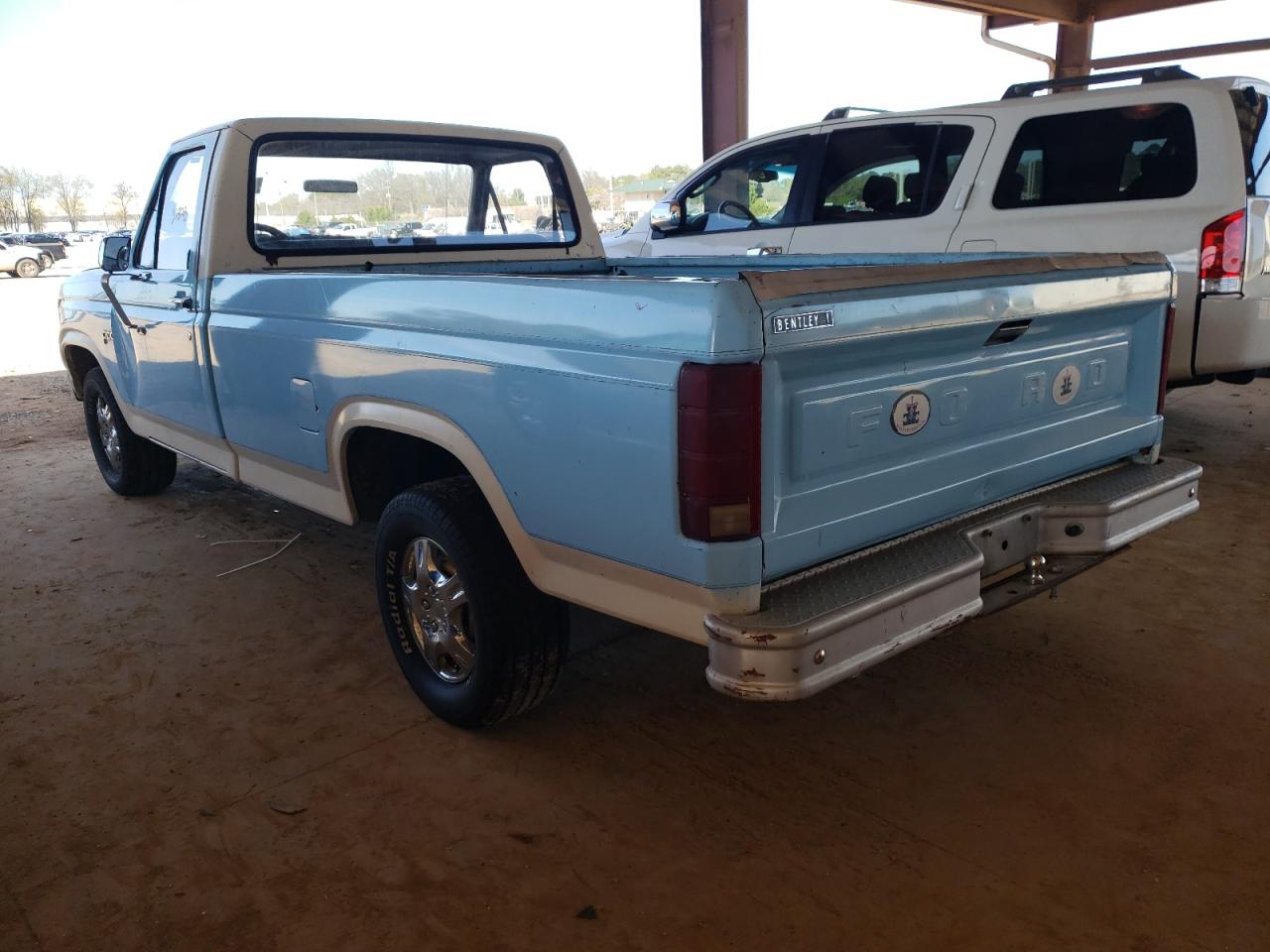Zdjęcie 3 z aukcji – 1982 FORD F100 z VIN 2FTCF103XCCA10995