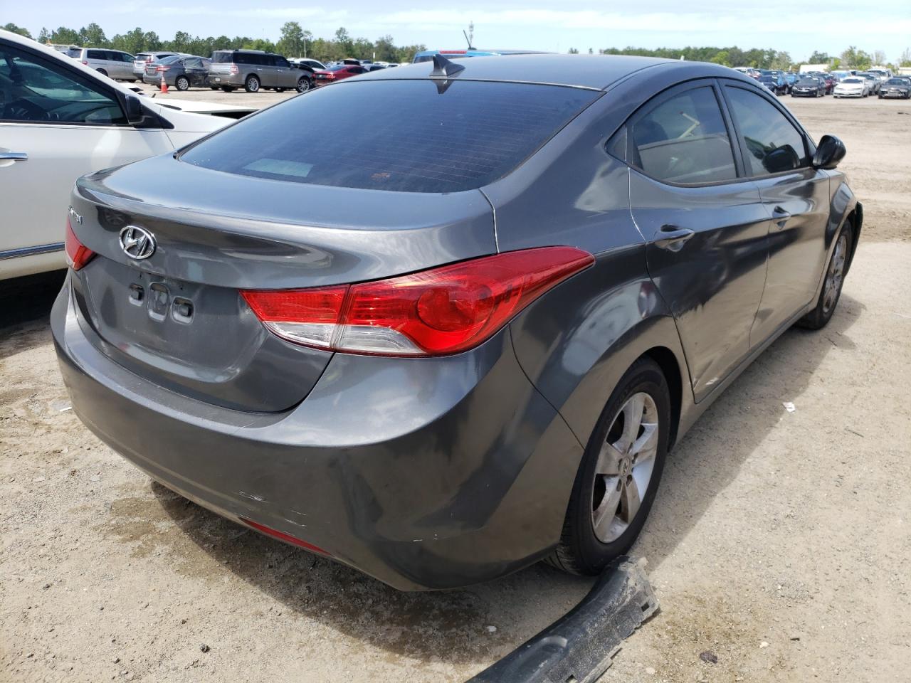 Photo 4 from auction – 2011 HYUNDAI ELANTRA GL with VIN KMHDH4AE0BU120951