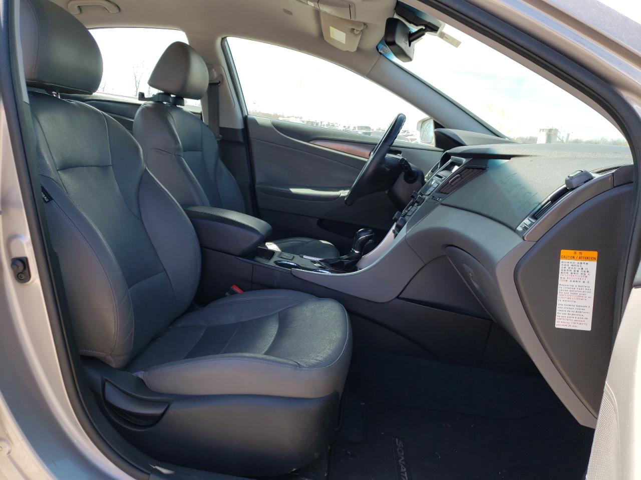 Photo 5 from auction – 2012 HYUNDAI SONATA HYB with VIN KMHEC4A48CA045557