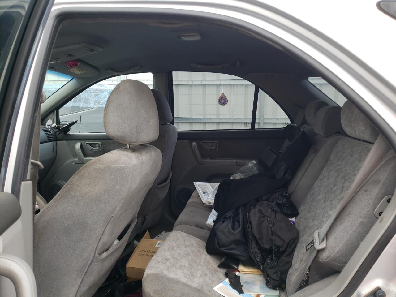 Photo 6 from auction – 2004 KIA SORENTO EX with VIN KNDJD733X45296550