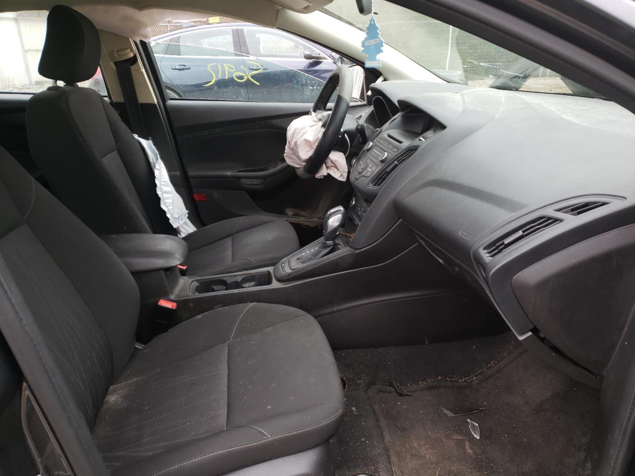 Photo 5 from auction – 2016 FORD FOCUS SE with VIN 1FADP3K28GL233300
