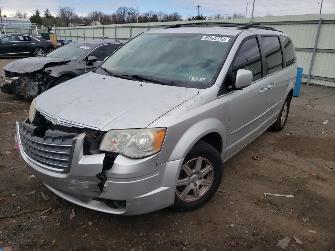 Photo 2 from auction – 2010 CHRYSLER TOWN & COU with VIN 2A4RR5D19AR324353