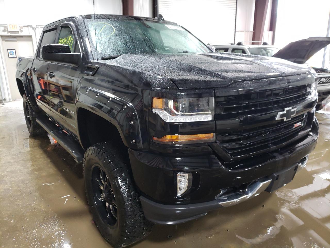 CHEVROLET SILVERADO 2018 with VIN 3GCUKREC4JG529063 - Photo from auction