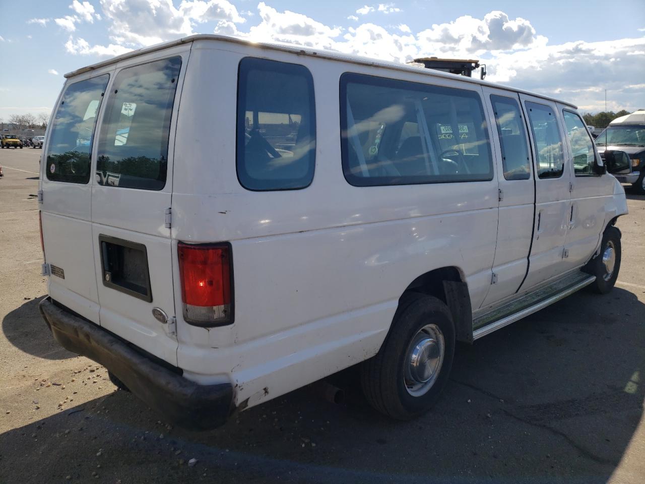 Photo 4 from auction – 2002 FORD ECONOLINE with VIN 1FBSS31L02HA08220