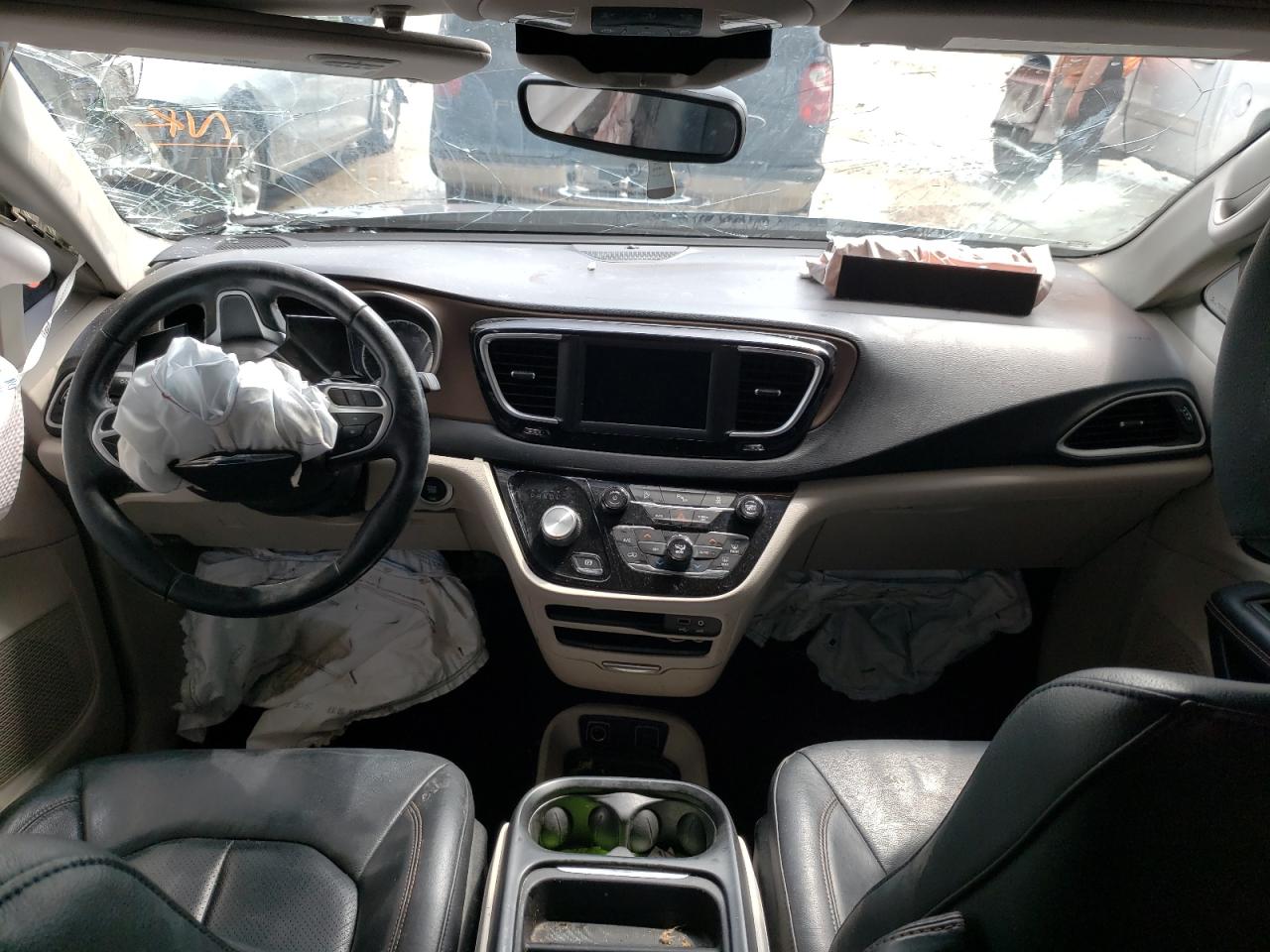 Photo 9 from auction – 2018 CHRYSLER PACIFICA T with VIN 2C4RC1BGXJR142328