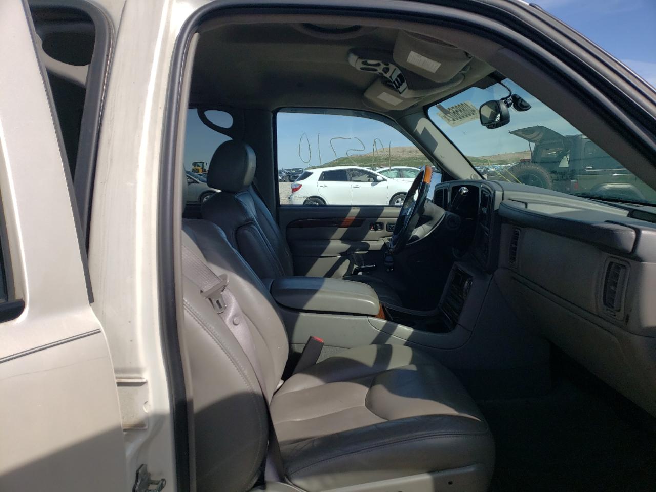 Photo 5 from auction – 2004 CADILLAC ESCALADE E with VIN 3GYFK66N34G246255