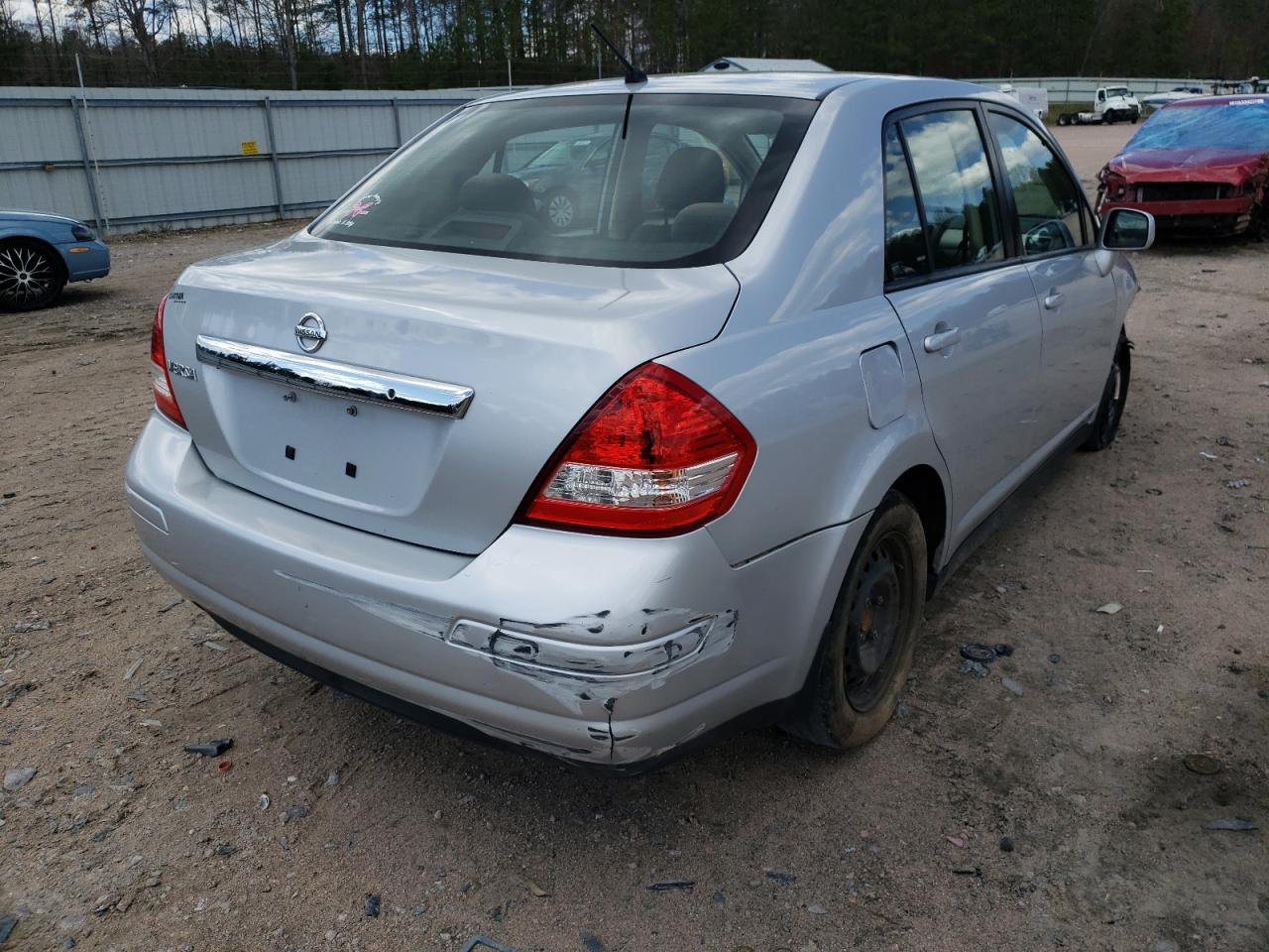 Zdjęcie 4 z aukcji – 2011 NISSAN VERSA S z VIN 3N1BC1APXBL437093