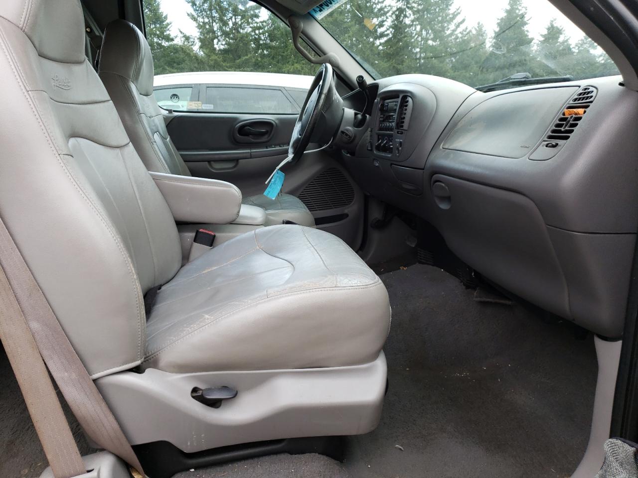 Photo 5 from auction – 2001 FORD F150 with VIN 2FTRX08L11CA15571