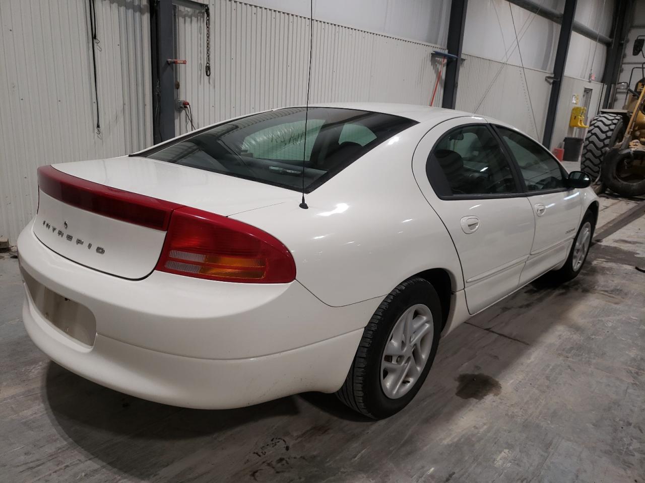 Photo 4 from auction – 2000 DODGE INTREPID with VIN 2B3HD46RXYH101317