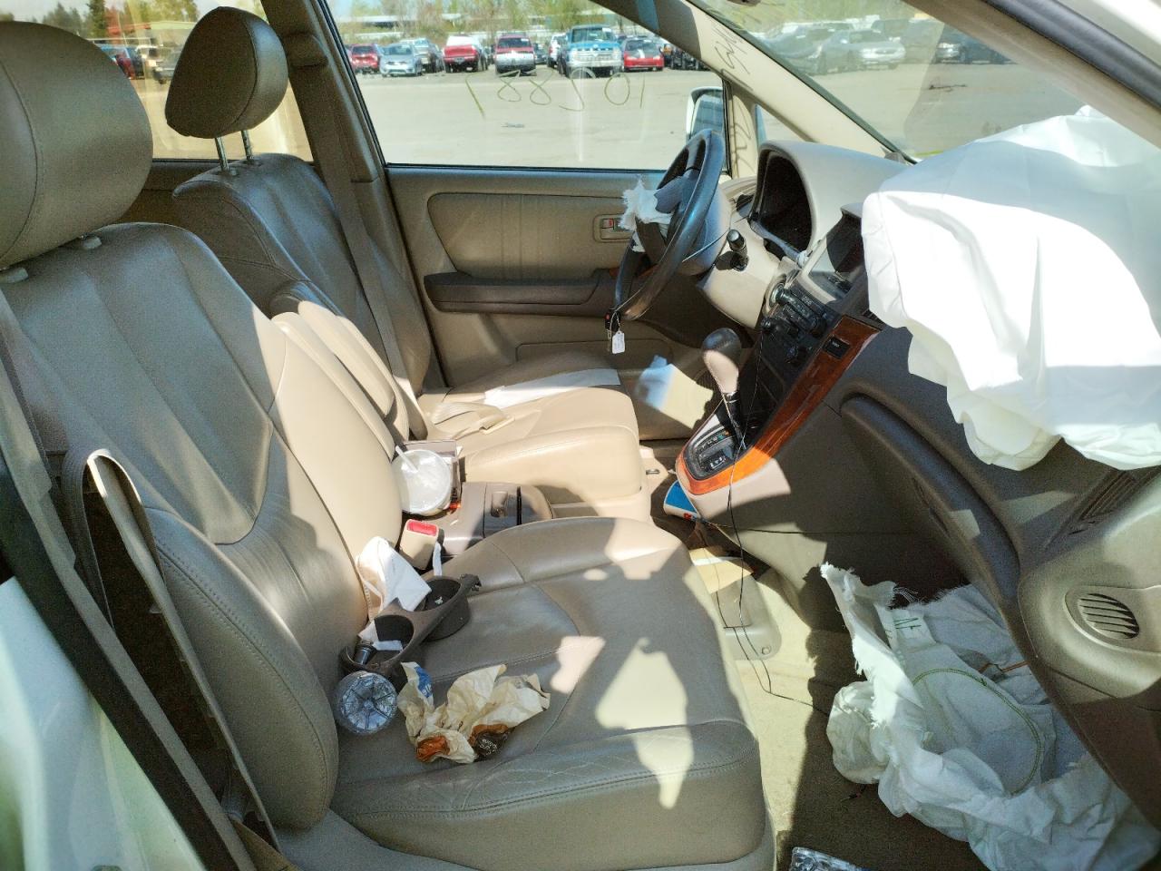 Photo 5 from auction – 2000 LEXUS RX 300 with VIN JT6GF10U9Y0063557