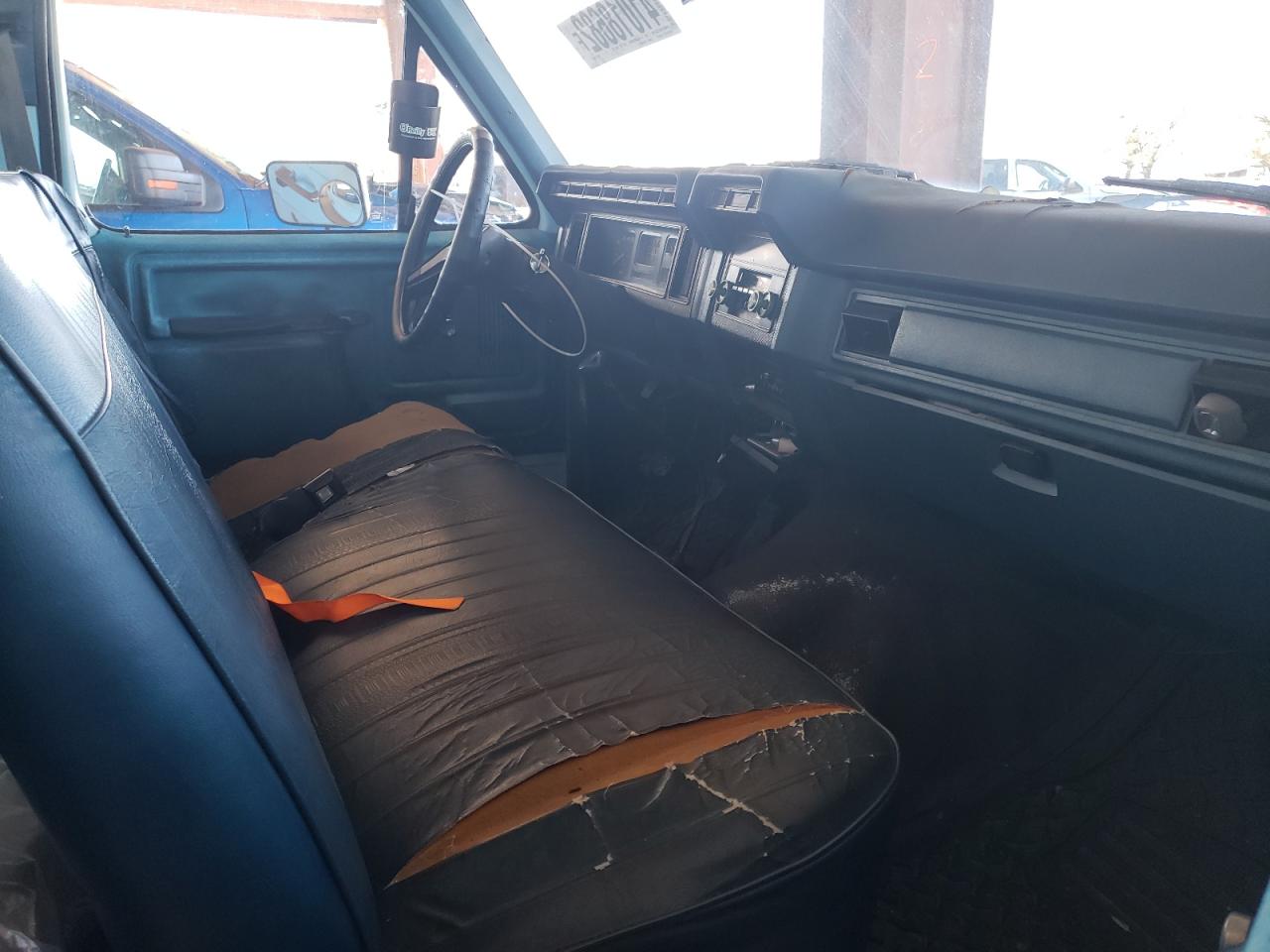 Photo 5 from auction – 1982 FORD F100 with VIN 2FTCF103XCCA10995