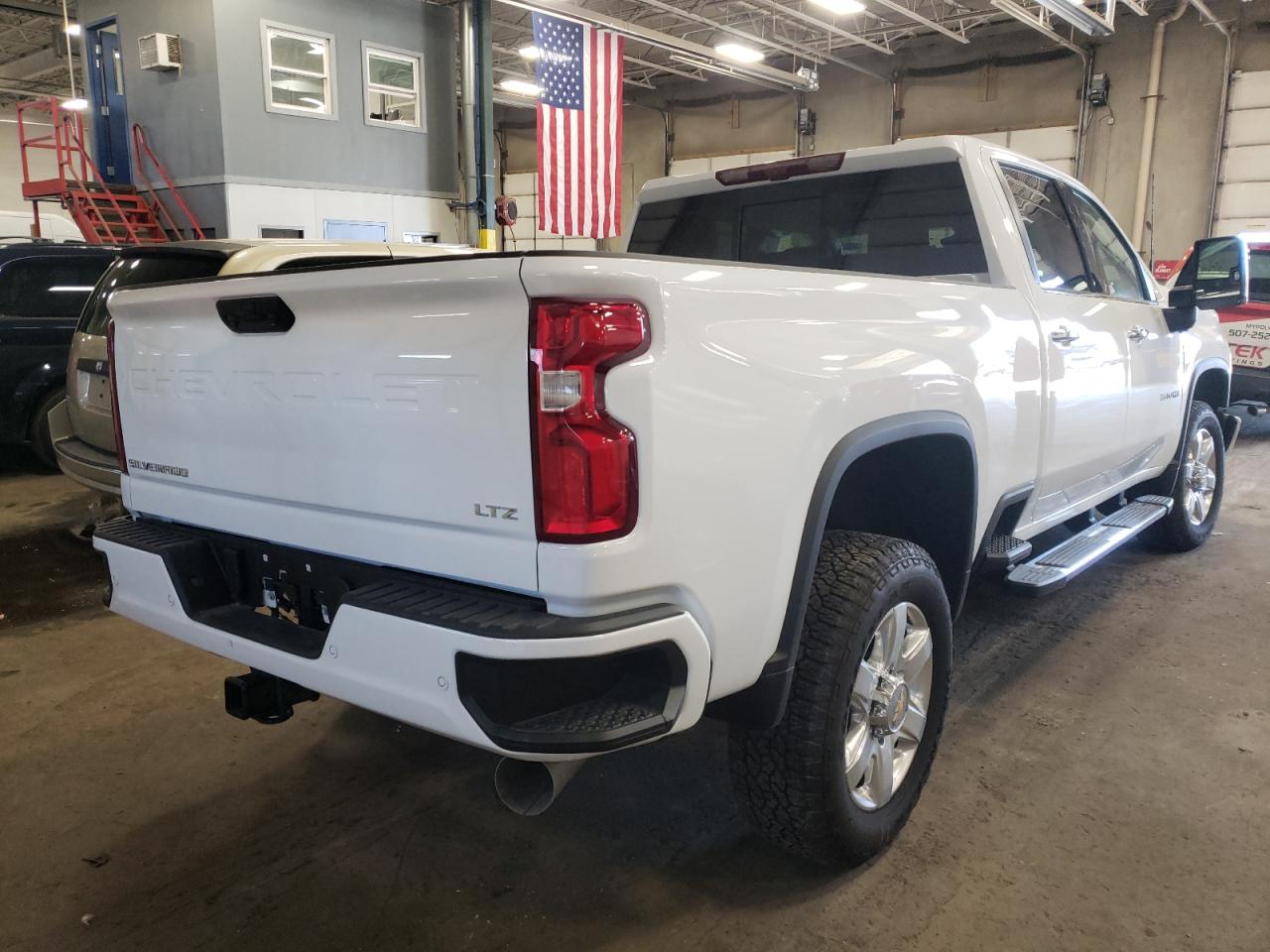 Photo 4 from auction – 2022 CHEVROLET SILVERADO with VIN 1GC4YUEY7NF142236