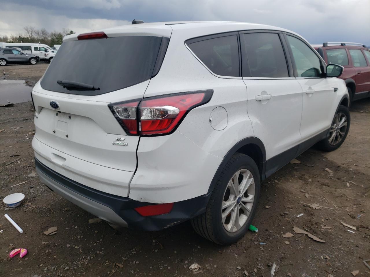 Photo 4 from auction – 2017 FORD ESCAPE SE with VIN 1FMCU0GD2HUE17016