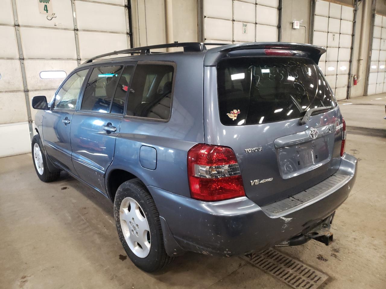 Photo 3 from auction – 2005 TOYOTA HIGHLANDER with VIN JTEEP21AX50110271