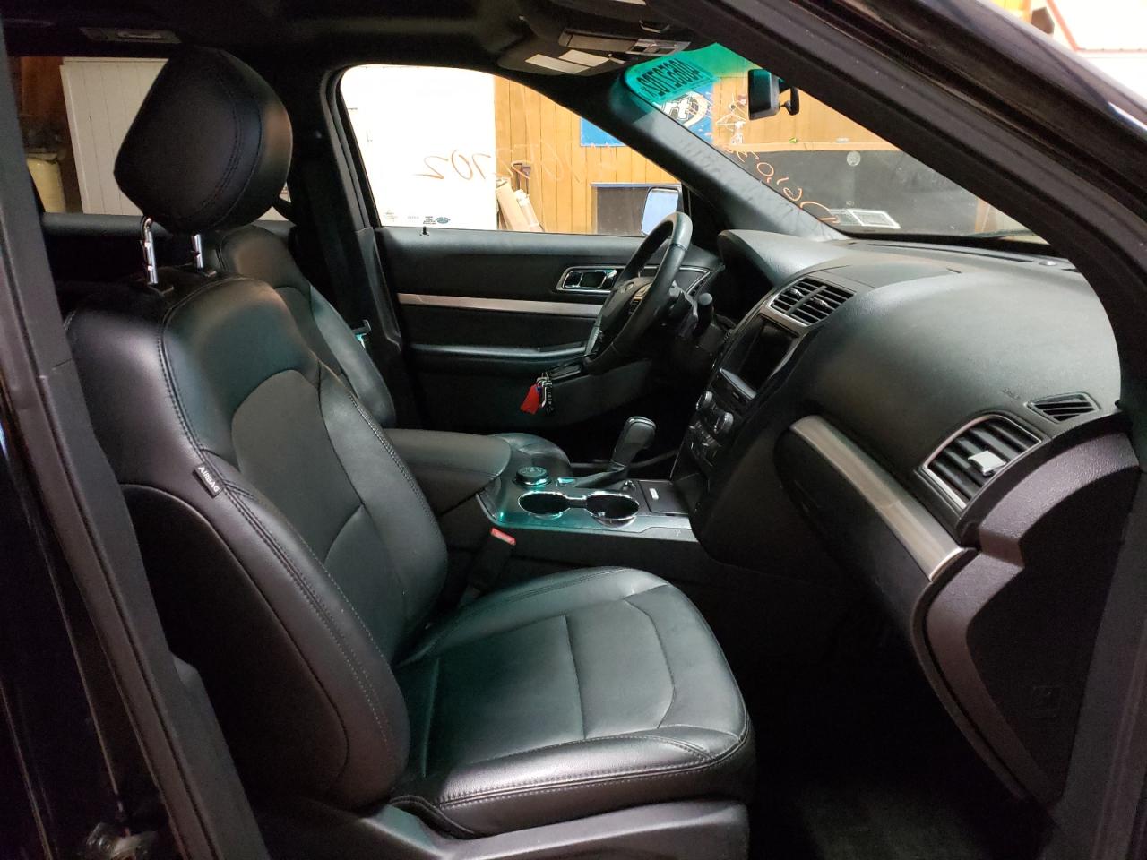Photo 5 from auction – 2017 FORD EXPLORER X with VIN 1FM5K8D85HGA85611
