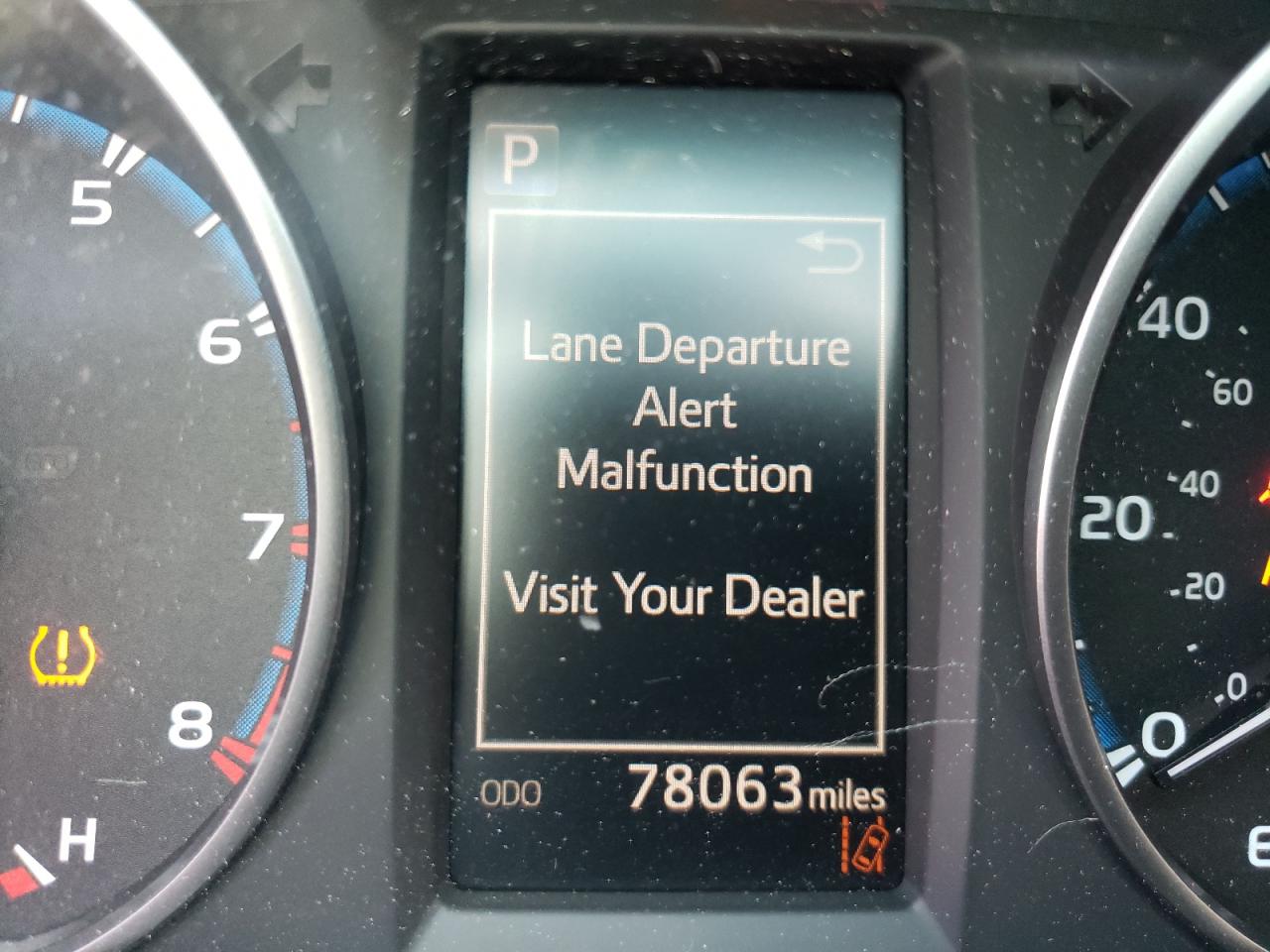 Photo 8 from auction – 2017 TOYOTA RAV4 LE with VIN JTMZFREV6HJ121135