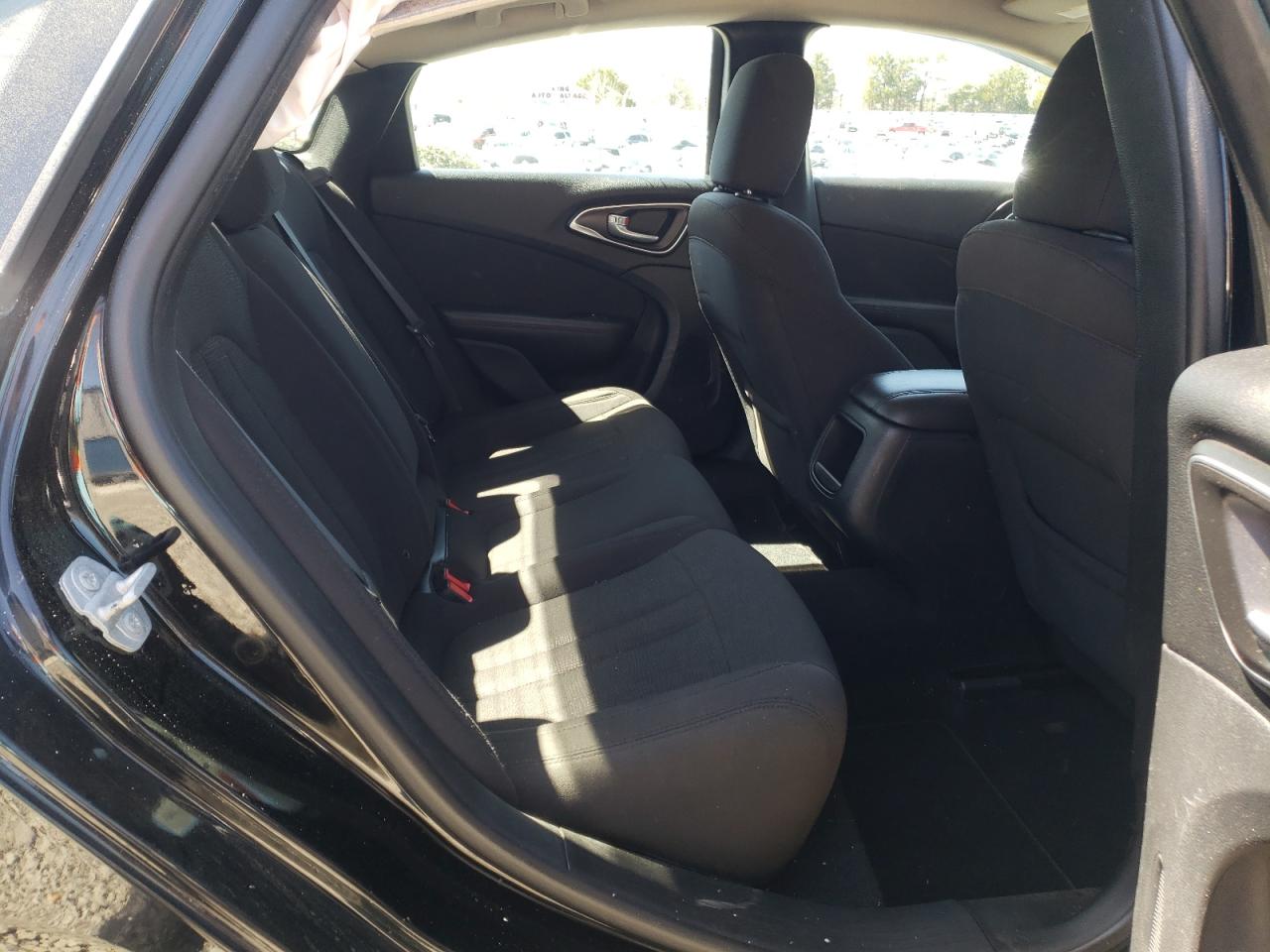 Photo 6 from auction – 2015 CHRYSLER 200 LIMITE with VIN 1C3CCCAB5FN708461