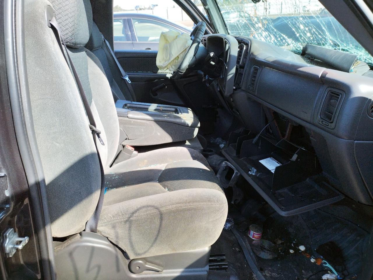 Photo 5 from auction – 2004 CHEVROLET AVALANCHE with VIN 3GNEC12T84G186647