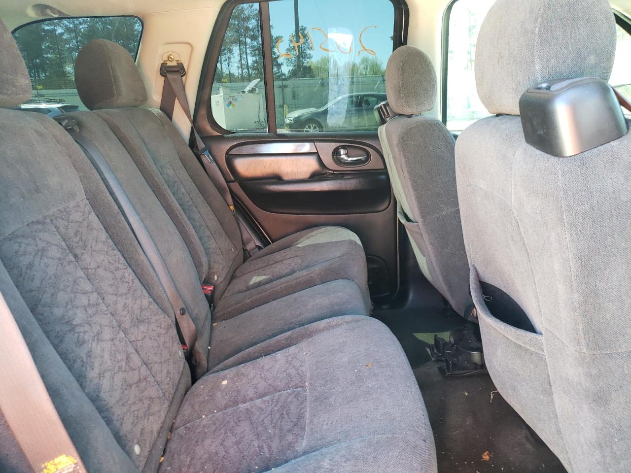 Photo 6 from auction – 2006 GMC ENVOY with VIN 1GKDT13S762123775