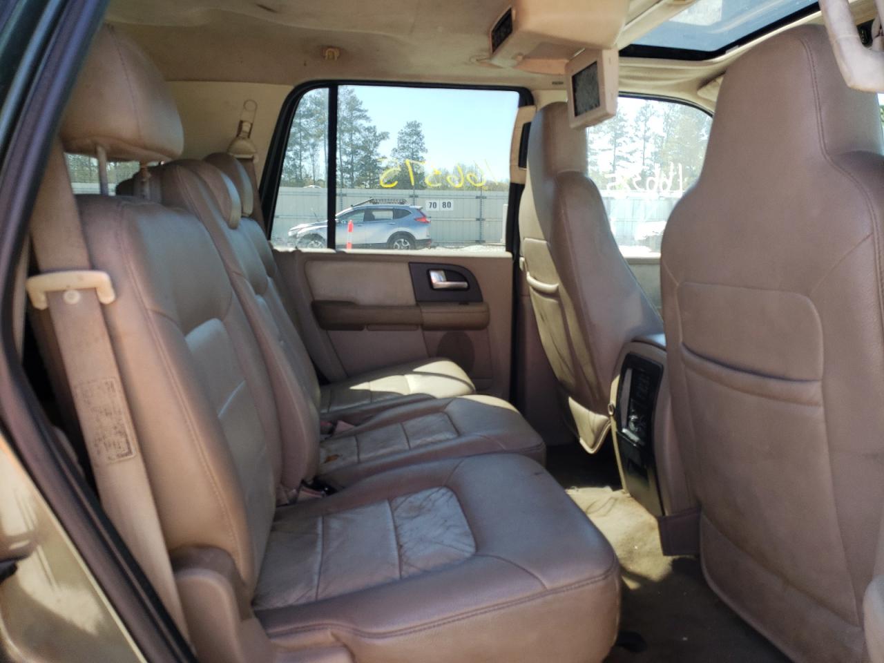 Photo 6 from auction – 2004 FORD EXPEDITION with VIN 1FMFU17L14LA48384