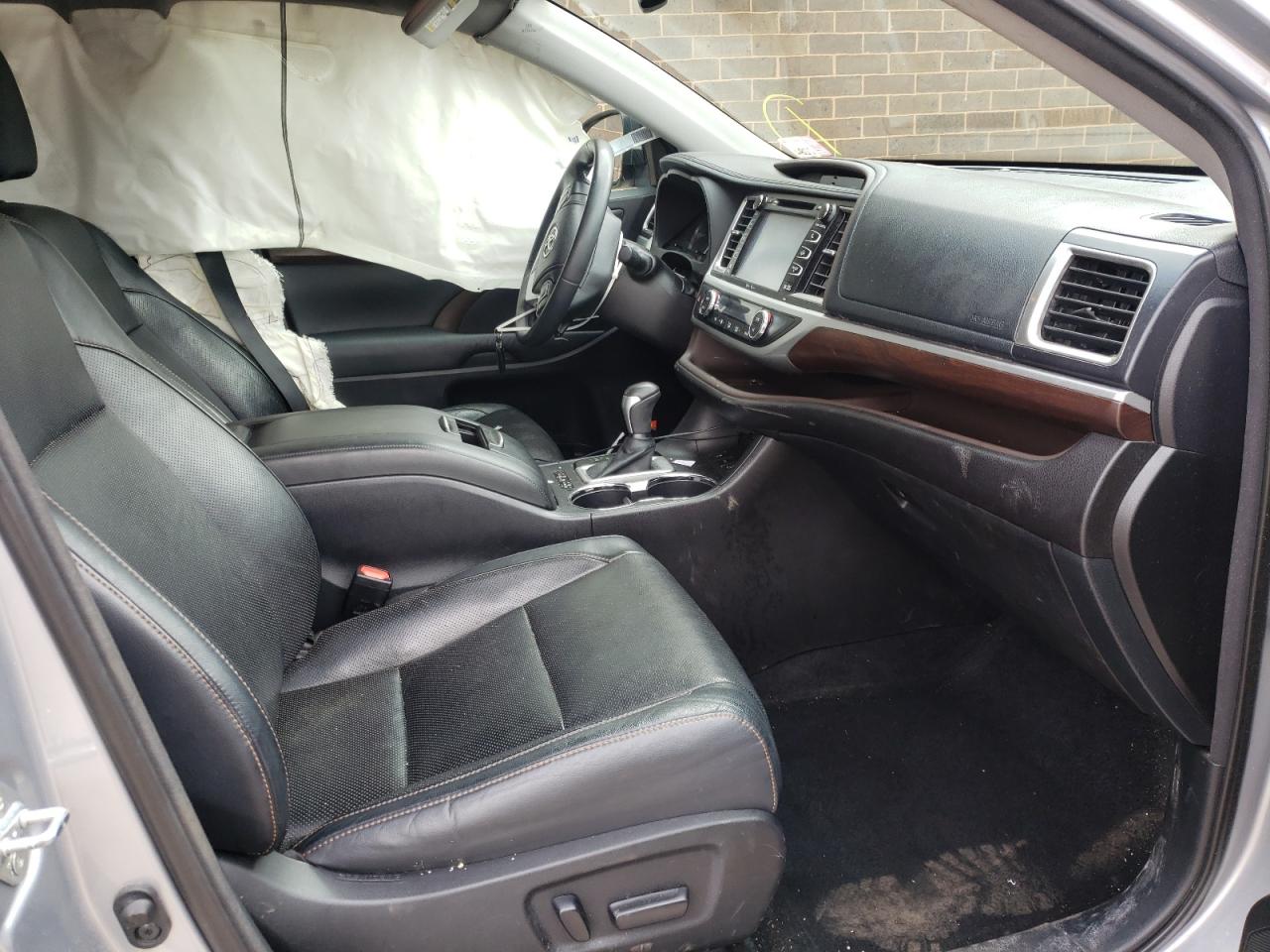 Photo 5 from auction – 2014 TOYOTA HIGHLANDER with VIN 5TDDKRFHXES025084
