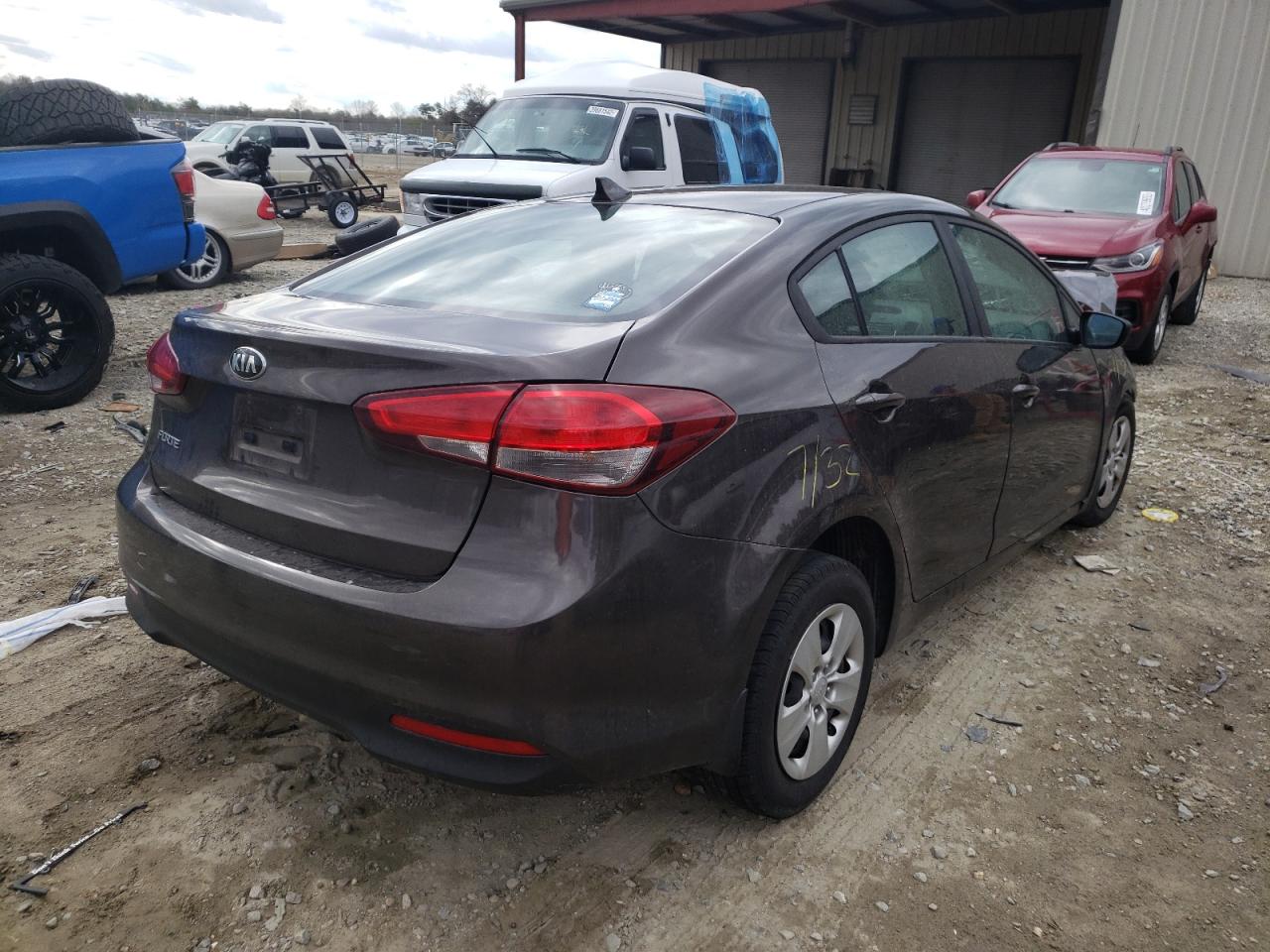 Photo 4 from auction – 2018 KIA FORTE LX with VIN 3KPFK4A78JE169733
