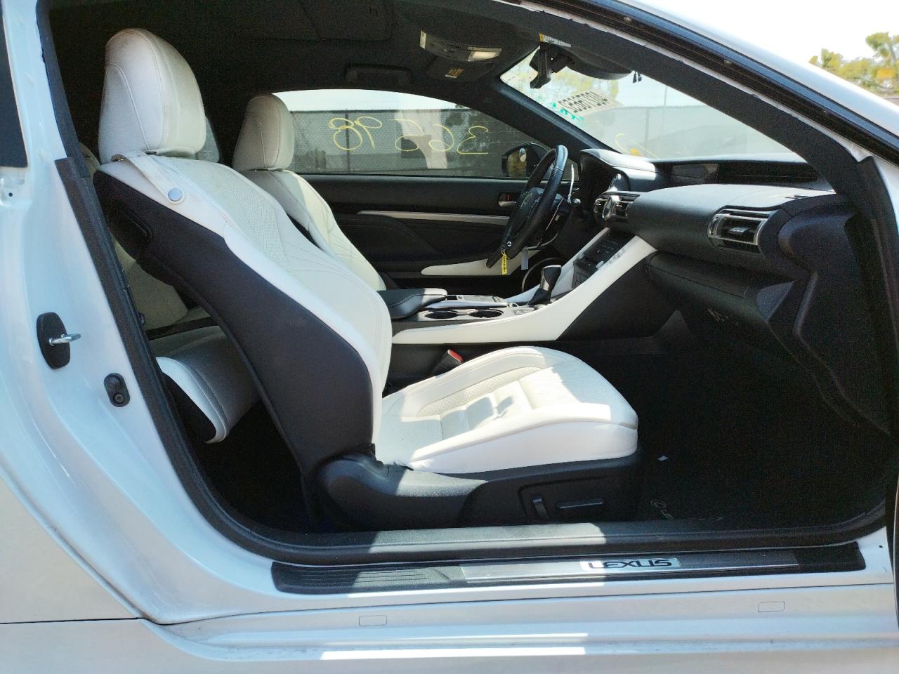 Photo 5 from auction – 2019 LEXUS RC 350 with VIN JTHHZ5BCXK5021570