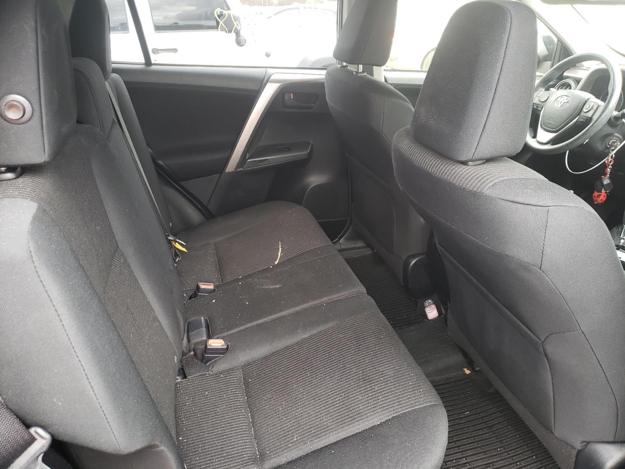 Photo 6 from auction – 2018 TOYOTA RAV4 LE with VIN JTMBFREV0JJ258210
