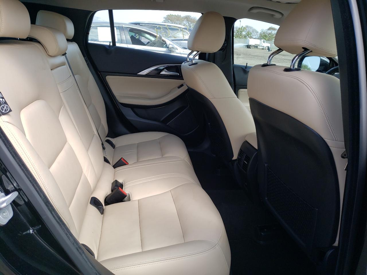 Photo 6 from auction – 2017 INFINITI QX30 BASE with VIN SJKCH5CP4HA017401