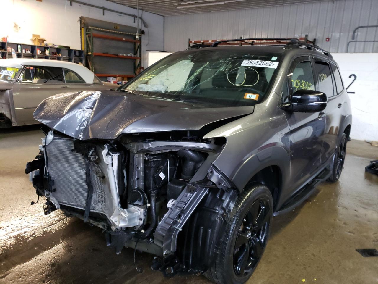 Photo 2 from auction – 2019 HONDA PASSPORT E with VIN 5FNYF8H05KB011195