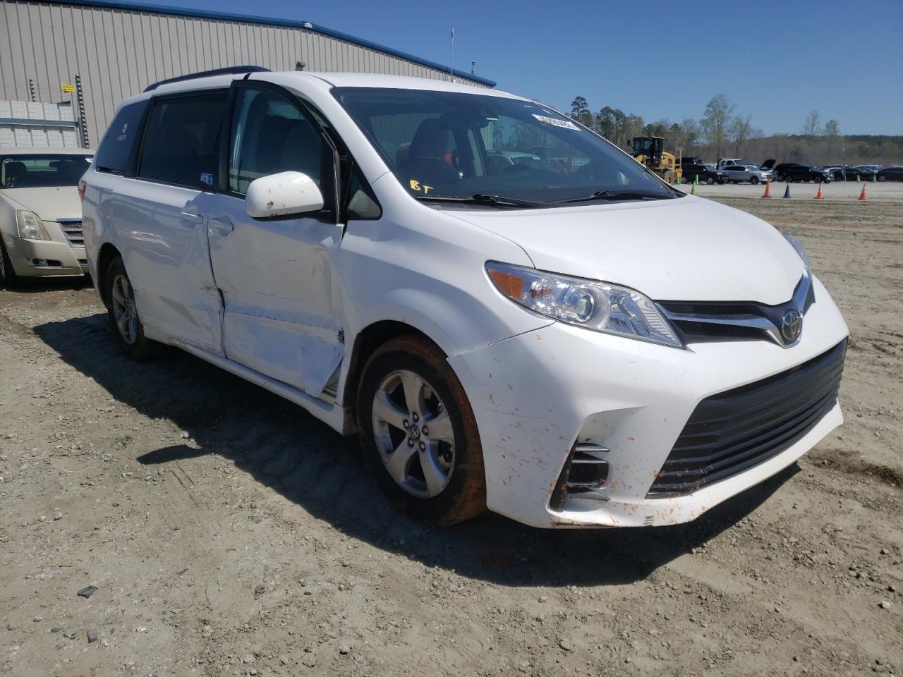 TOYOTA SIENNA LE 2018 with VIN 5TDKZ3DC7JS939603 - Photo from auction