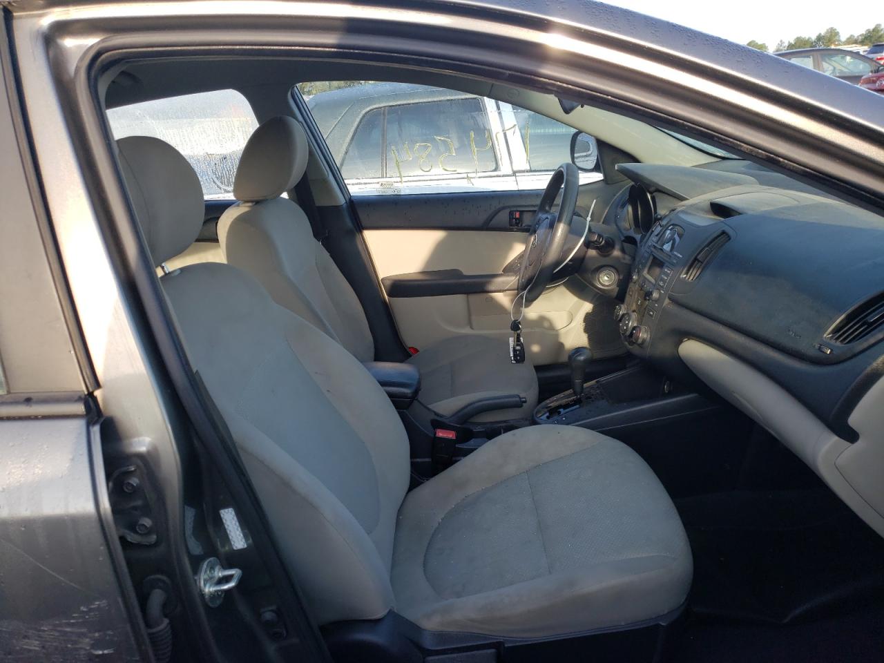 Photo 5 from auction – 2010 KIA FORTE EX with VIN KNAFU4A26A5086681