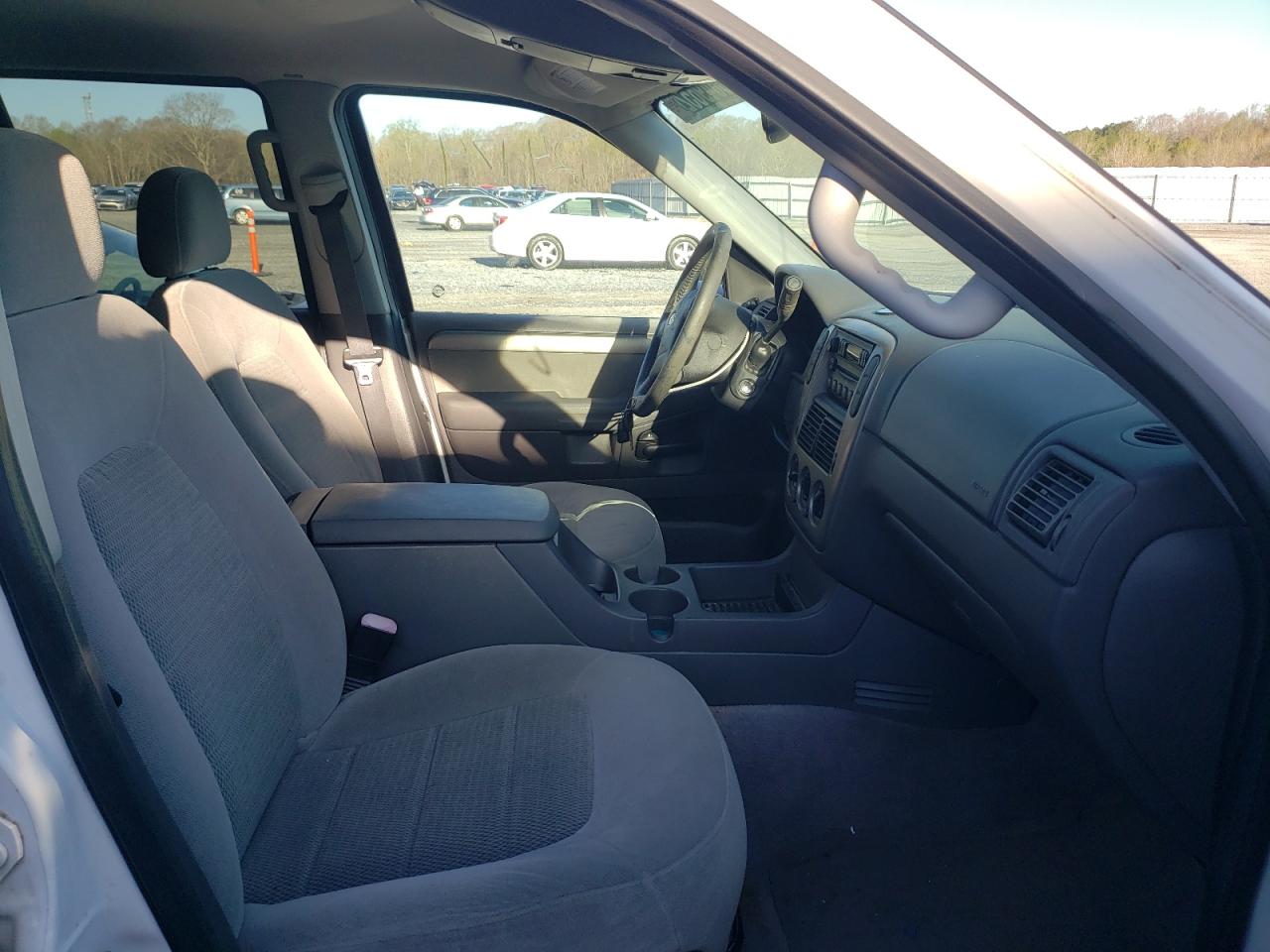Photo 5 from auction – 2004 FORD EXPLORER X with VIN 1FMDU73K74UB81751