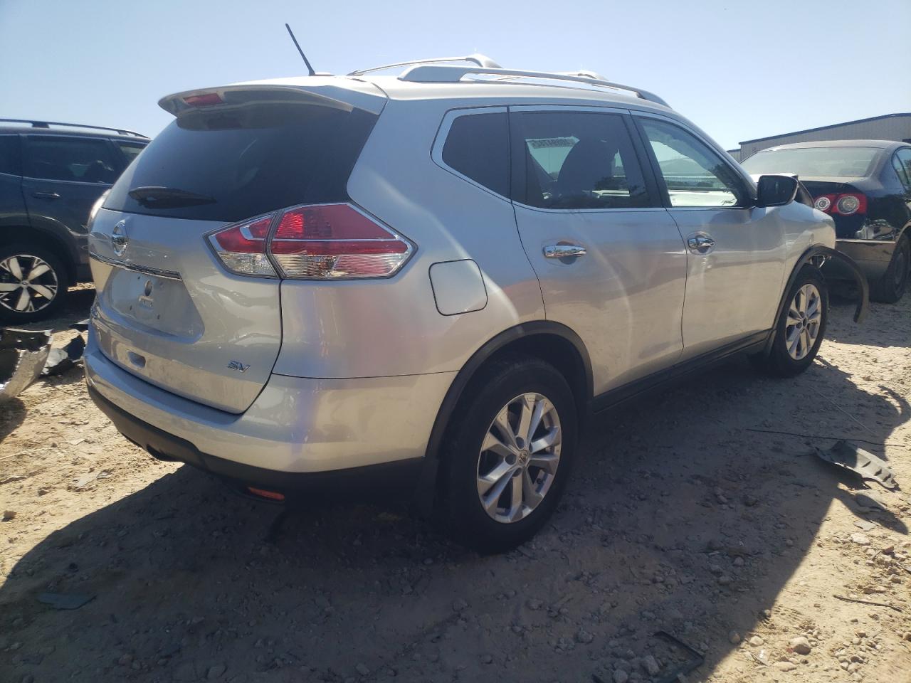 Photo 4 from auction – 2015 NISSAN ROGUE S with VIN KNMAT2MT6FP575411