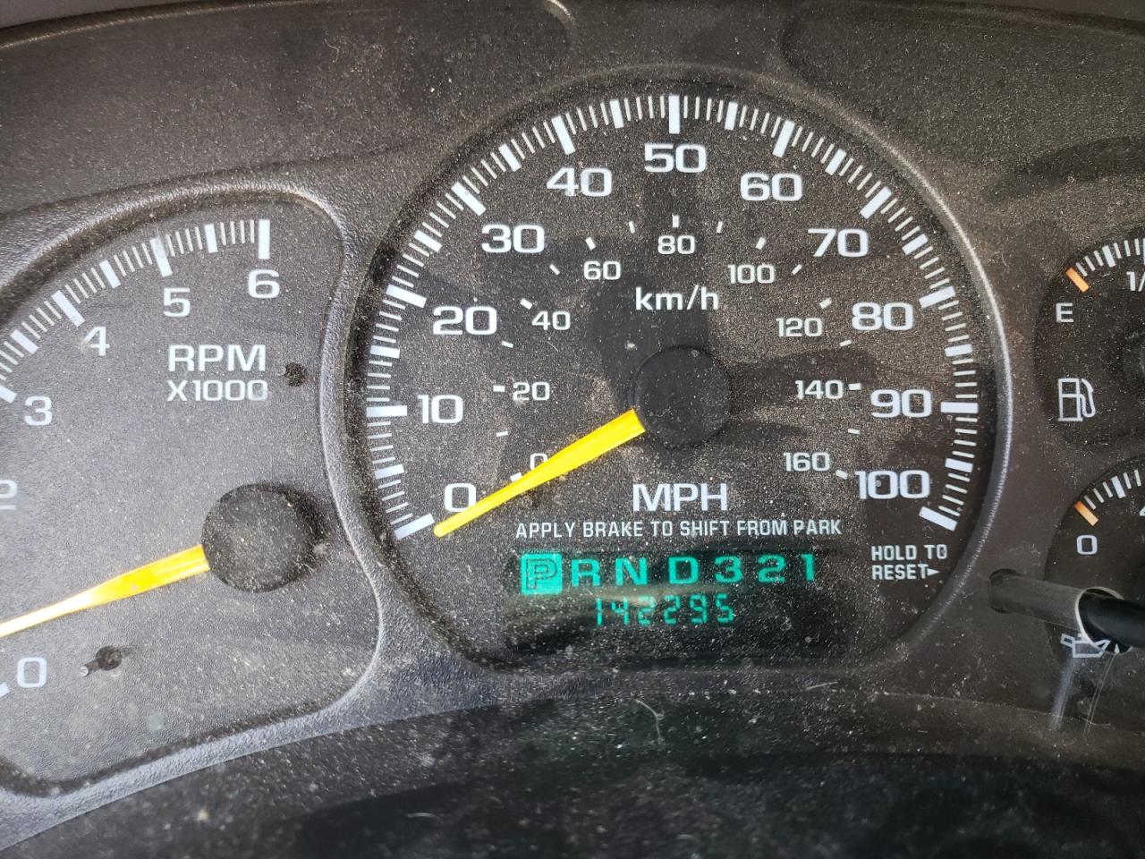 Photo 8 from auction – 2000 CHEVROLET SILVERADO with VIN 1GCEC14T7YE239065