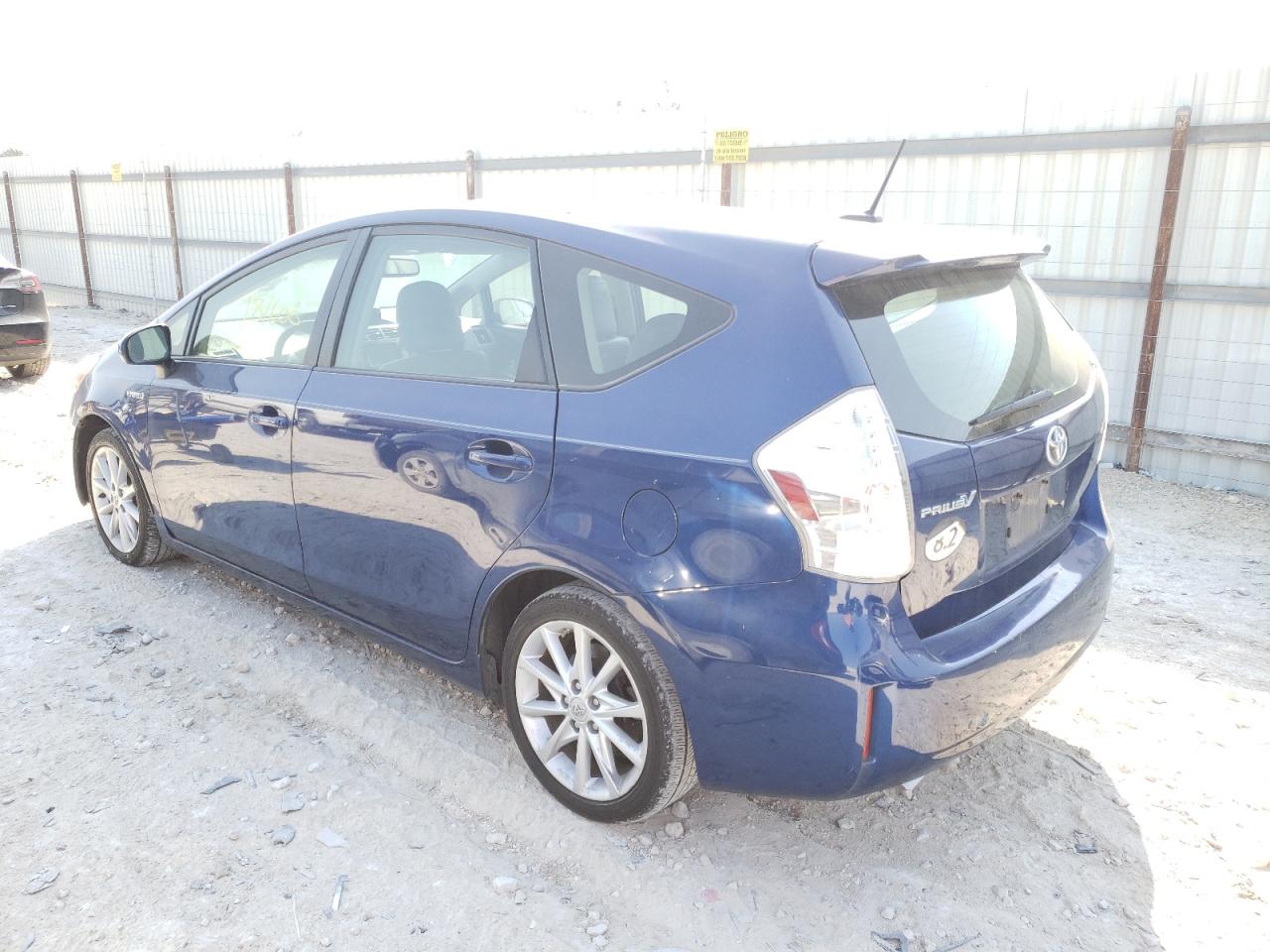 Photo 3 from auction – 2013 TOYOTA PRIUS V with VIN JTDZN3EUXD3201379