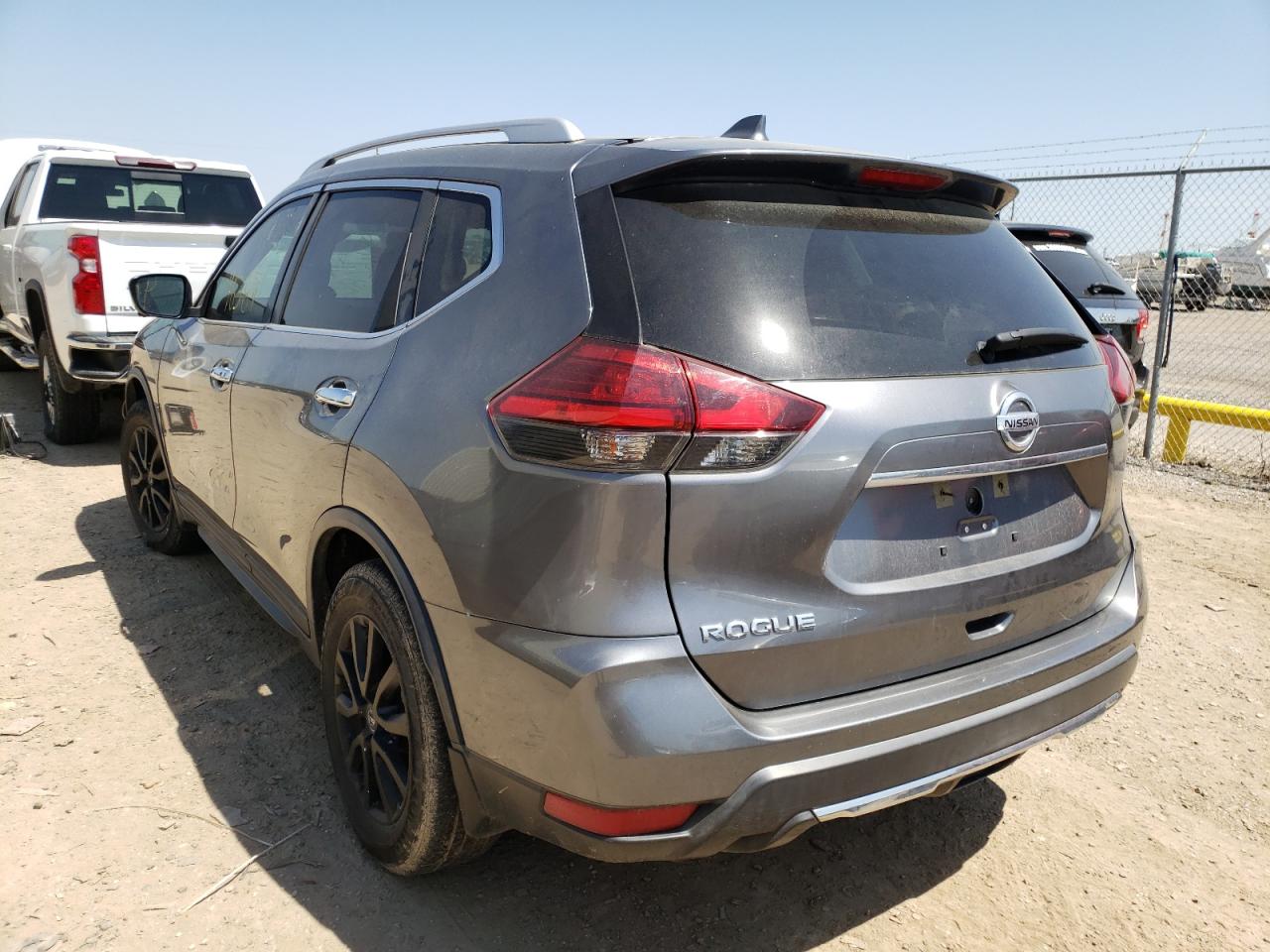 Photo 3 from auction – 2017 NISSAN ROGUE S with VIN KNMAT2MT6HP602271