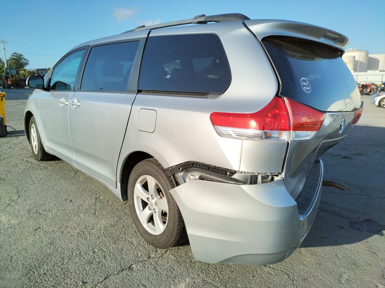 Photo 3 from auction – 2012 TOYOTA SIENNA LE with VIN 5TDKK3DC4CS239304