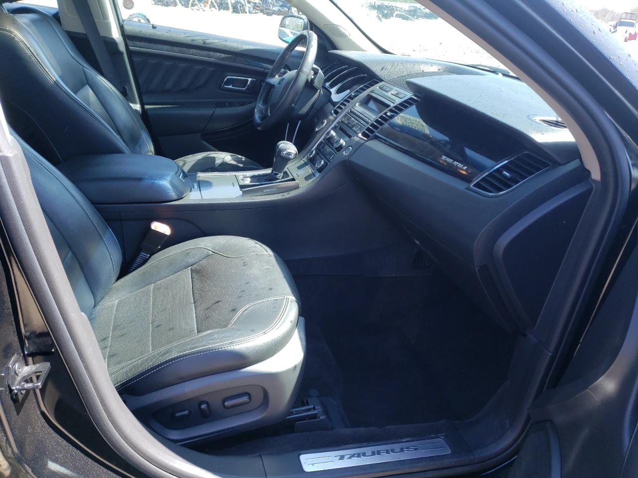 Photo 5 from auction – 2012 FORD TAURUS LIM with VIN 1FAHP2FW3CG144343