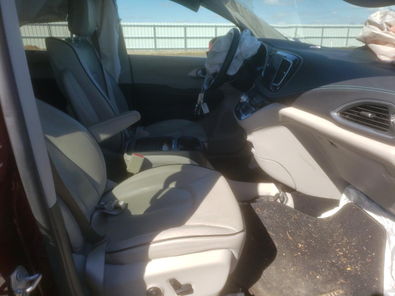 Photo 5 from auction – 2017 CHRYSLER PACIFICA E with VIN 2C4RC1N79HR689564