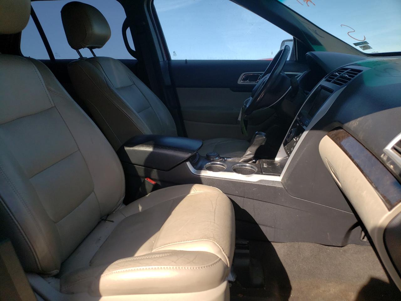 Photo 5 from auction – 2013 FORD EXPLORER L with VIN 1FM5K8F85DGA59856