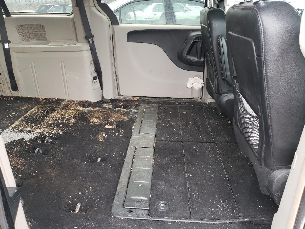 Photo 6 from auction – 2012 CHRYSLER TOWN & COU with VIN 2C4RC1BG6CR212829