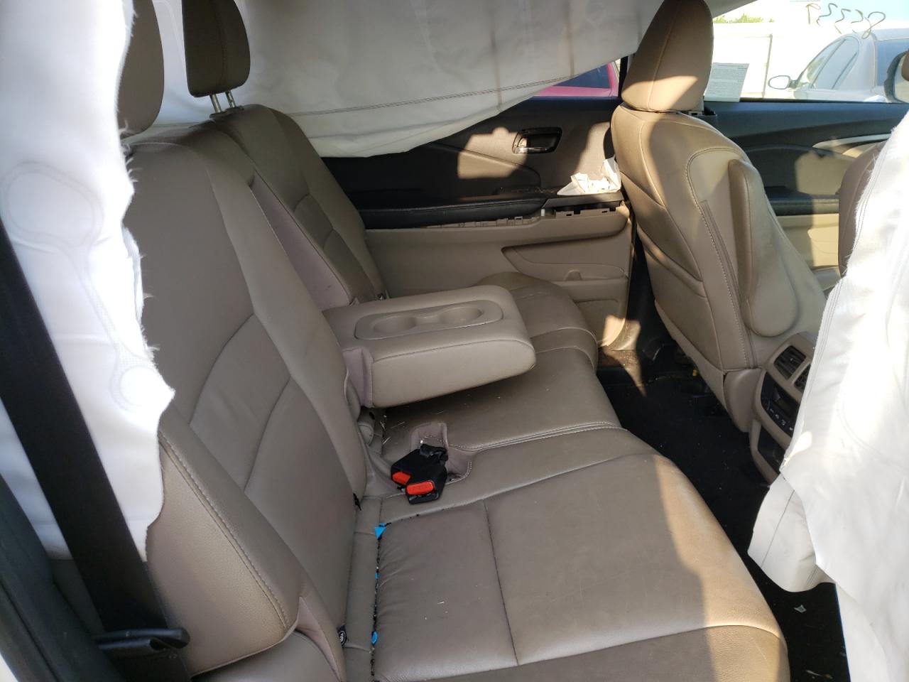 Photo 6 from auction – 2016 HONDA PILOT EXL with VIN 5FNYF5H53GB030944