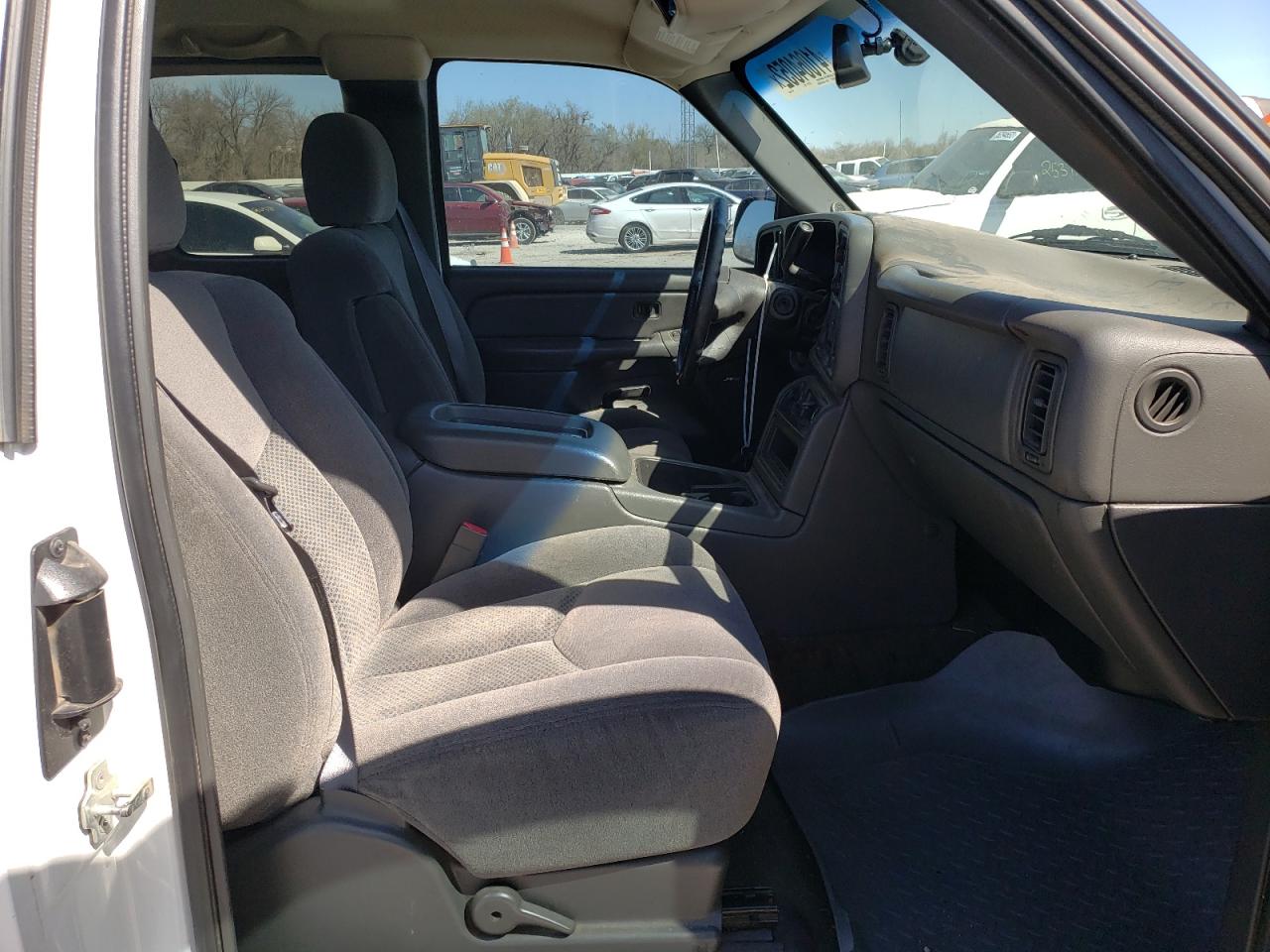 Photo 5 from auction – 2005 CHEVROLET SILVERADO with VIN 2GCEC19V651345921
