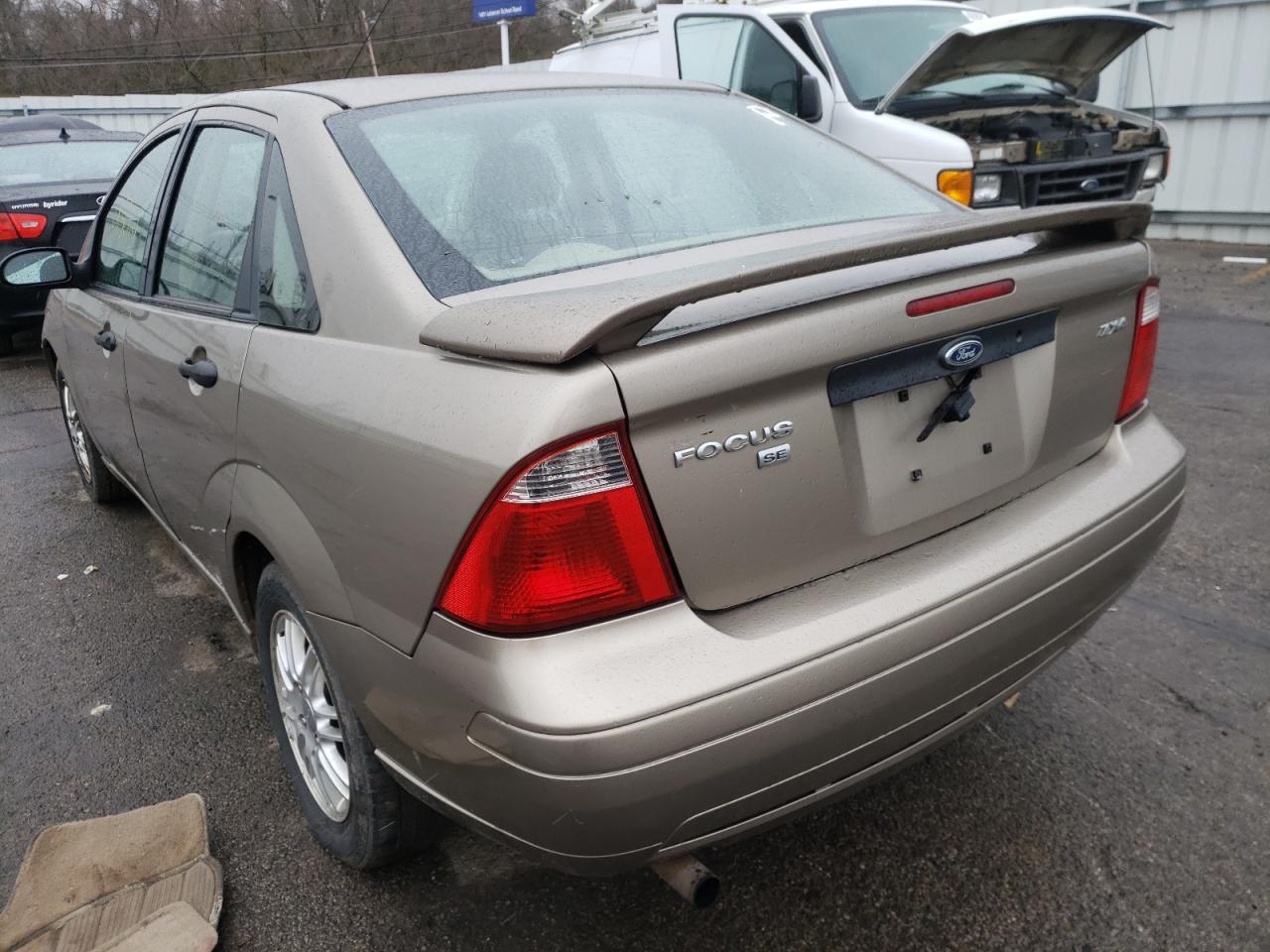 Photo 3 from auction – 2005 FORD FOCUS ZX4 with VIN 1FAFP34N85W250318
