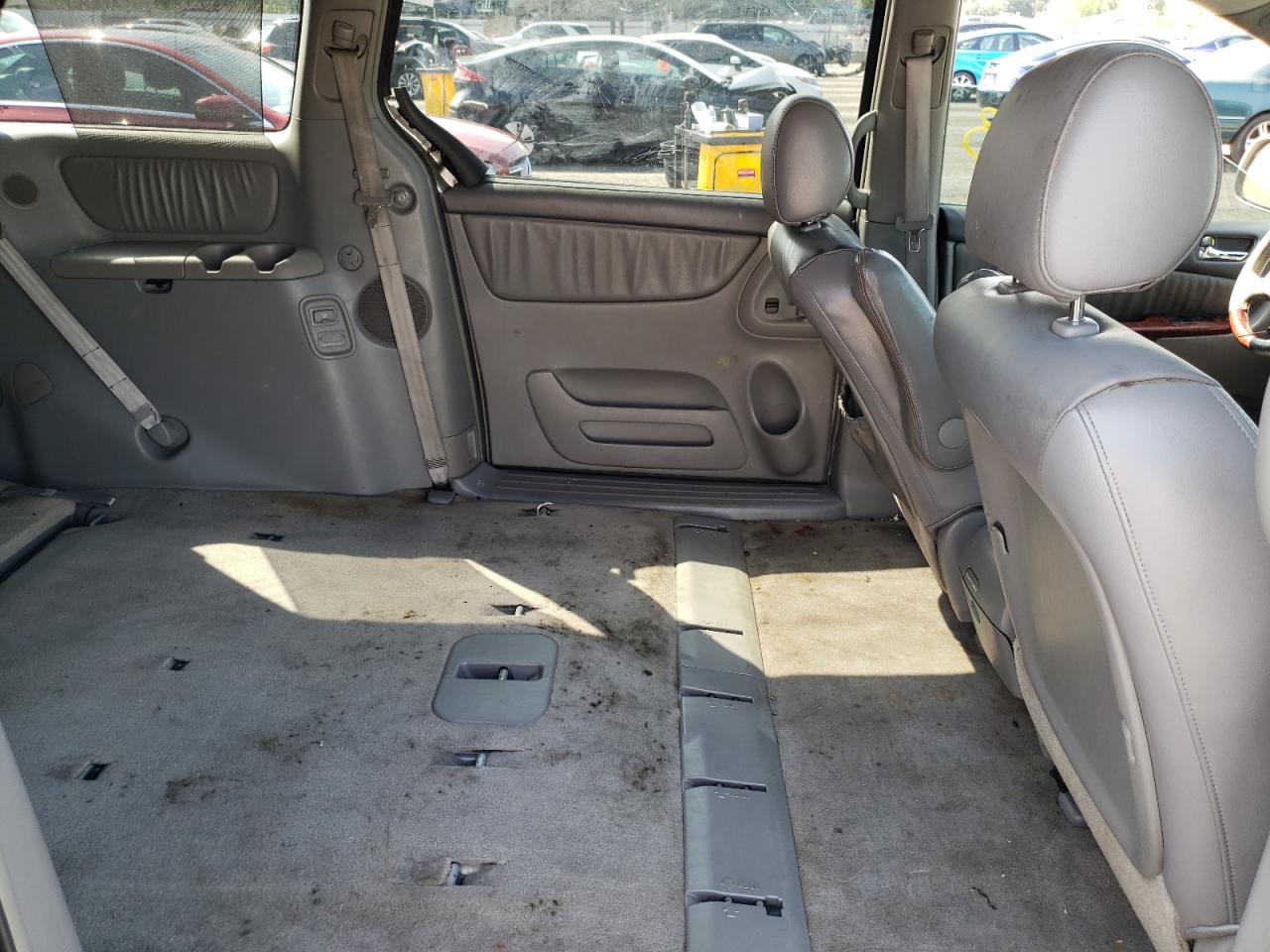 Photo 6 from auction – 2005 TOYOTA SIENNA XLE with VIN 5TDZA22C75S370342